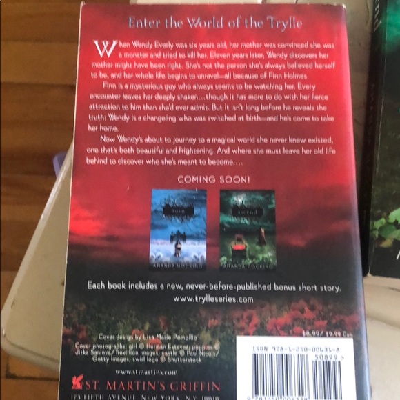 2 of 3 book series by Amanda Hocking - Picture 2 of 4